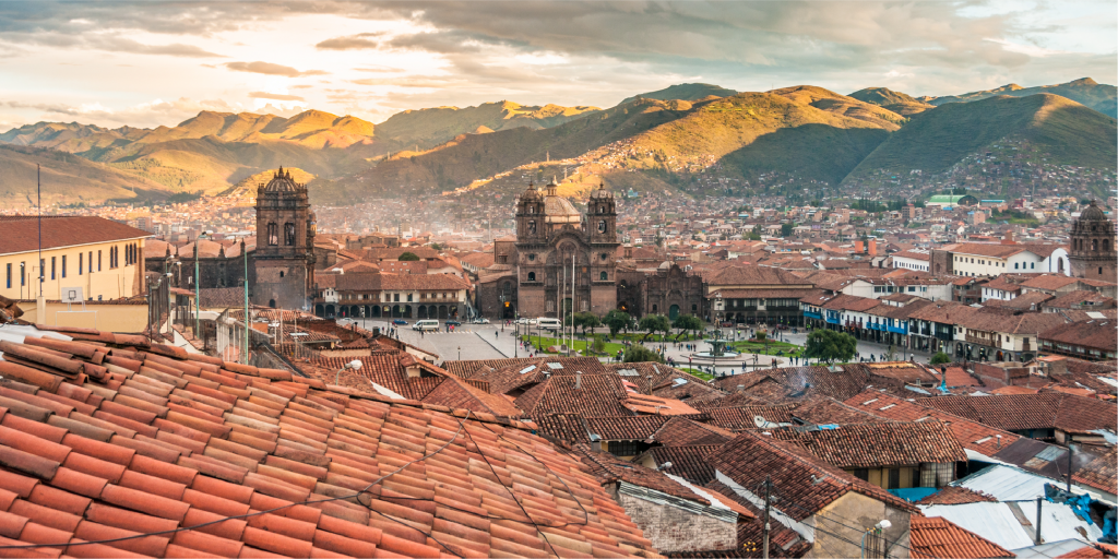 CUSCO E OS MIRANTES DA CIDADE 