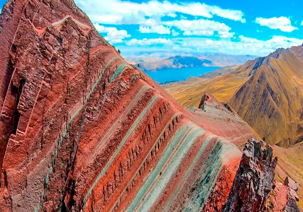 Pallay Punchu a Montanha colorida escondida do Peru 2026
