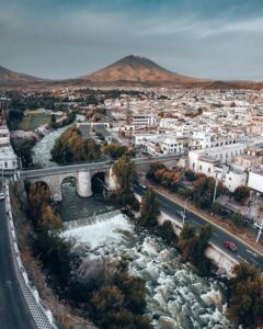 Arequipa e o Cânion do Colca: por que esse destino encanta os brasileiros 2026
